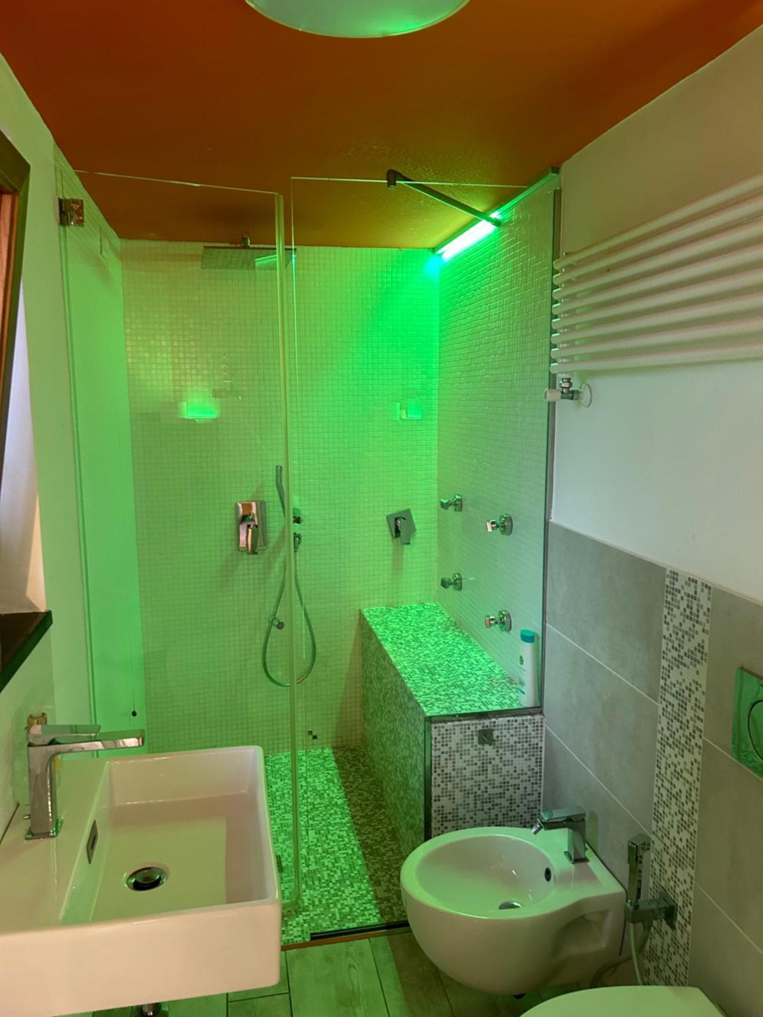 Estasi Di Cabiria Apartment วาราซเซ ภายนอก รูปภาพ